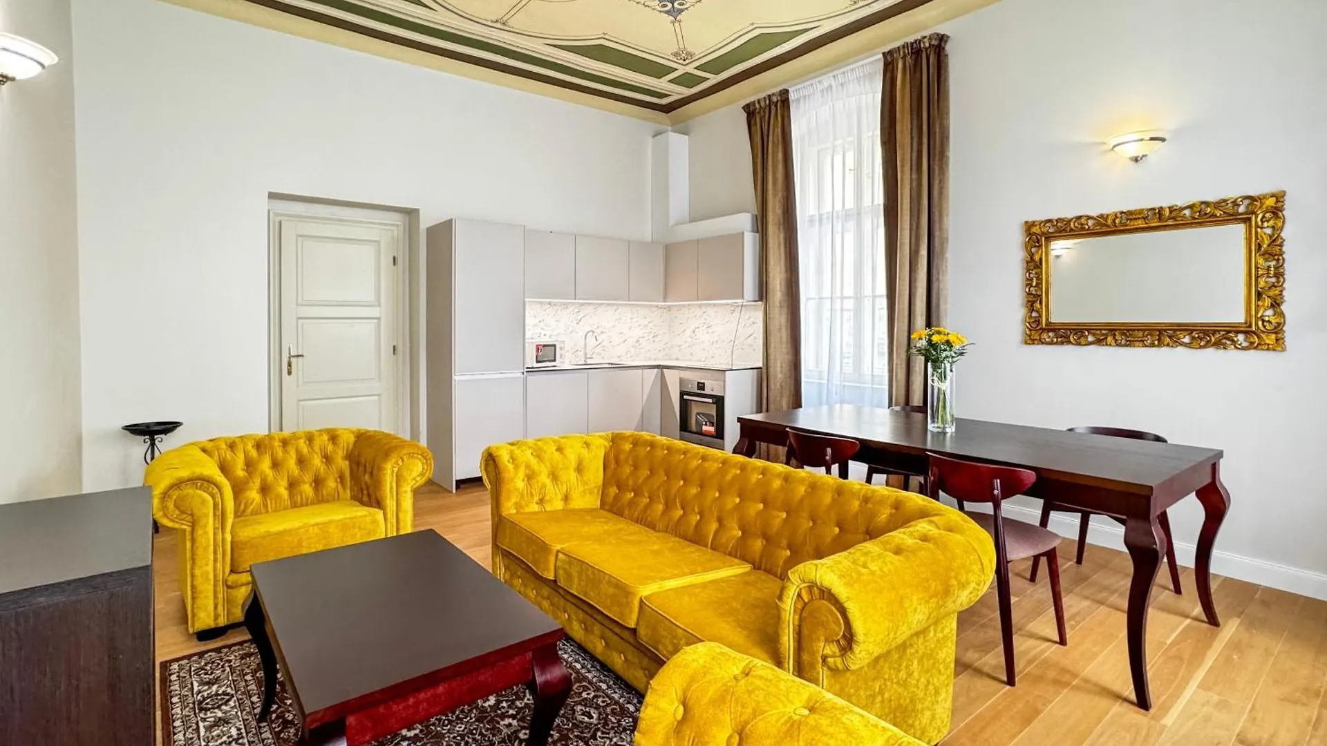 Residence Le Theatre 마리안스케 라즈네 아파트