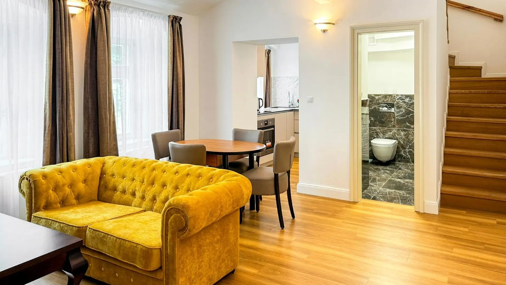 Residence Le Theatre 마리안스케 라즈네 아파트